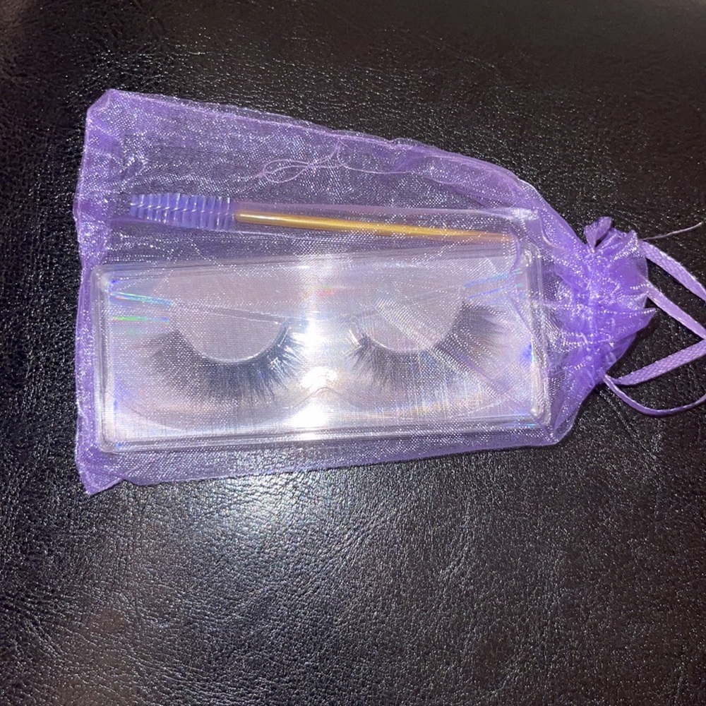 False Mink Lashes - Picture 5 of 6